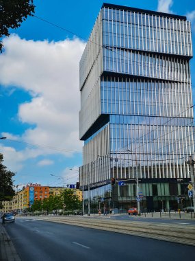 Wroclaw, Polonya - 25 Haziran 2020: Gümüş Kule Merkezi Cephesi