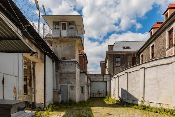 Walbrzych Polen Juni 2020 Runt Gamla Fängelsehäktet Vid Stadsprospektering — Stockfoto