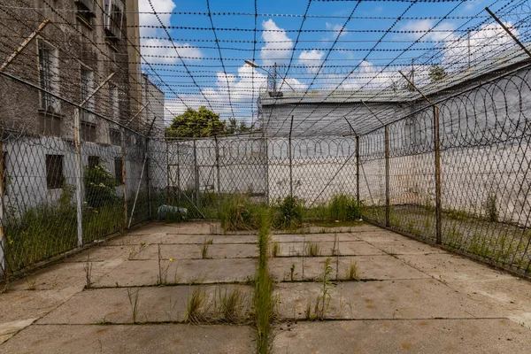 Walbrzych Poland June 2020 Prisoners Outdoor Square Metal Fence Old — Stock Photo, Image