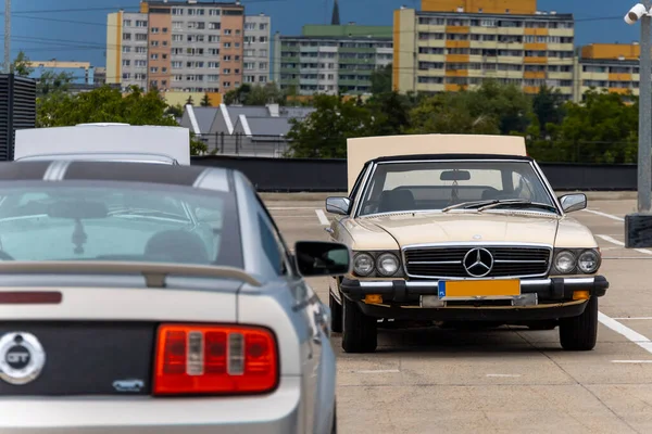 Вроцлав Польша Июля 2020 Встреча Любителей Старых Автомобилей Парковке Торгового — стоковое фото