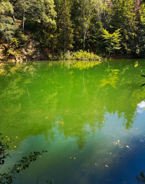 Hermosos Lagos Colores Kolorowe Jeziorka Plaza Las Montañas Rudawy Janowickie — Foto de Stock