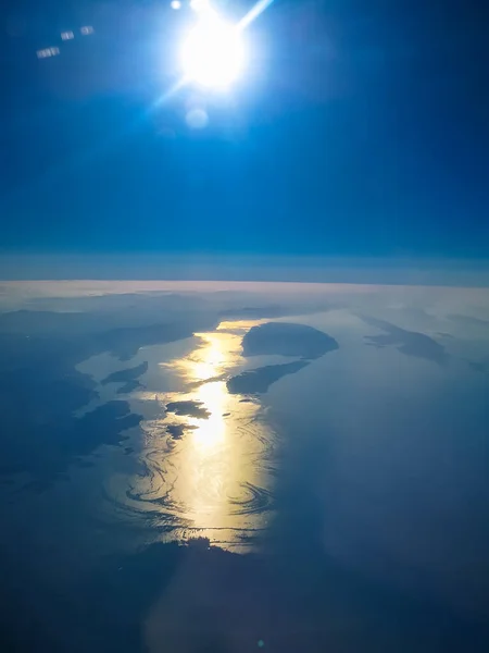 Letecký Pohled Letadla Rannímu Východu Slunce Nad Oceánem — Stock fotografie