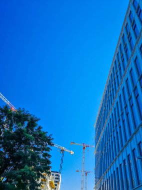 Wroclaw, Polonya - 16 Ağustos 2020: Yeni güney merkezinde ofis ve daireleri olan meydanlar ve bürolar