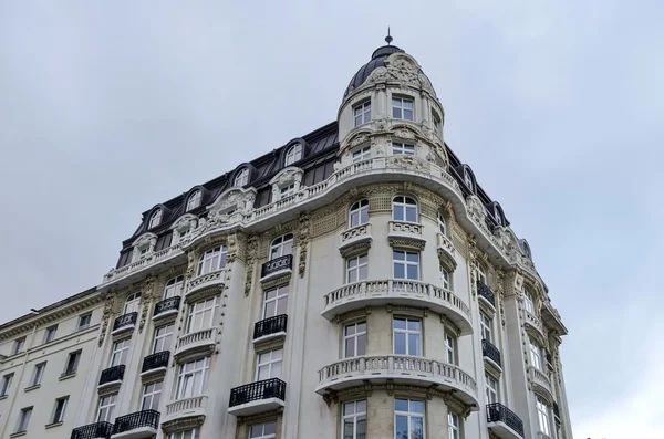 Oud gerenoveerd gebouw in Sofia stad — Stockfoto