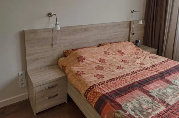 Sypialnia w świeży odnowiony apartament — Zdjęcie stockowe