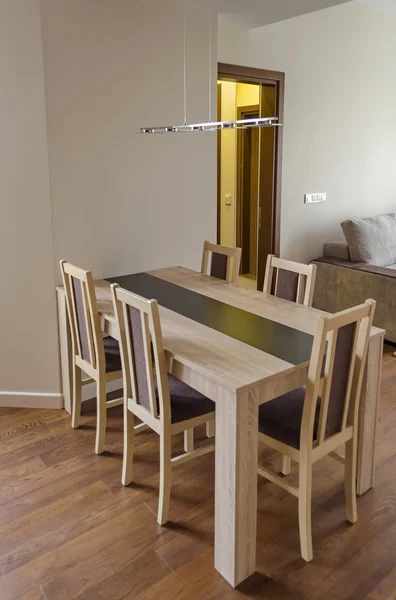 Eettafel in woonkamer — Stockfoto