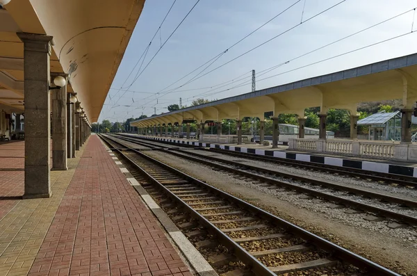 Spoorlijn platform van treinstation Ruse — Stockfoto