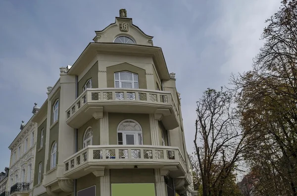 Oude gerenoveerd gebouw in Ruse stad — Stockfoto