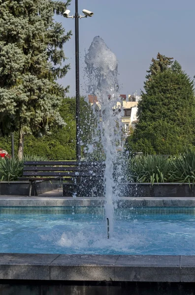 Fuente en el jardín en la ciudad de Ruse —  Fotos de Stock