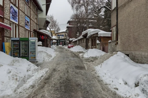 Calle en invierno en la ciudad de Bansko — Foto de Stock