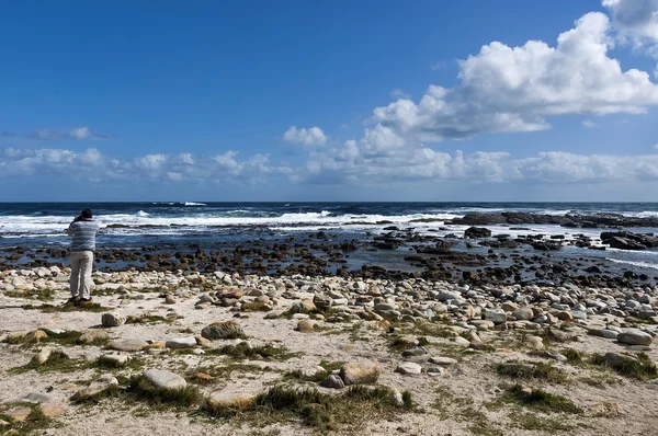 Atlantische Oceaan kust van Kaap de goede hoop. Wave splash van rotsen. — Stockfoto