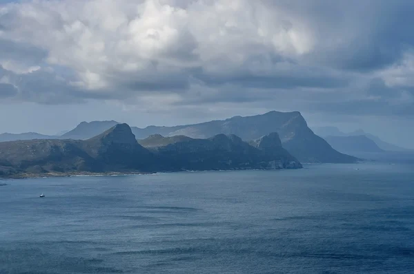 Vista panorámica a la bahía falsa y la península del Cabo — Foto de Stock