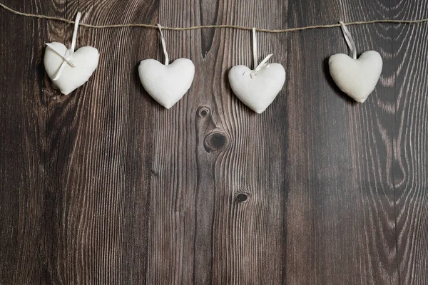 バレンタインデーや母の日の背景に白い心を持つ 愛とバレンタインデーのコンセプト — ストック写真
