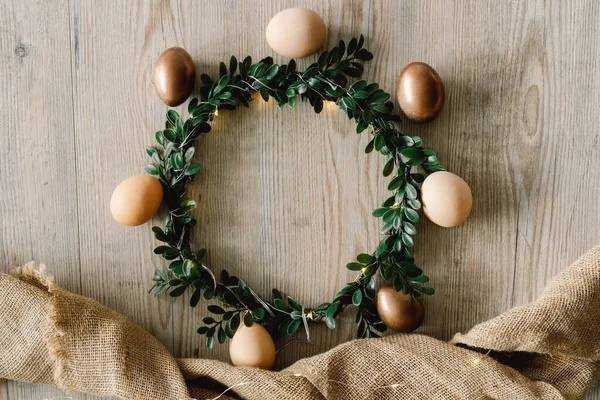 Великоднем Пасхальні Яйця Зелений Вінок Вітальний Великодній Фон — стокове фото