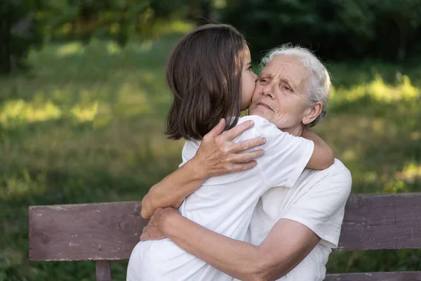 Neta Afetuosa Avó Estão Abraçando Amo — Fotografia de Stock