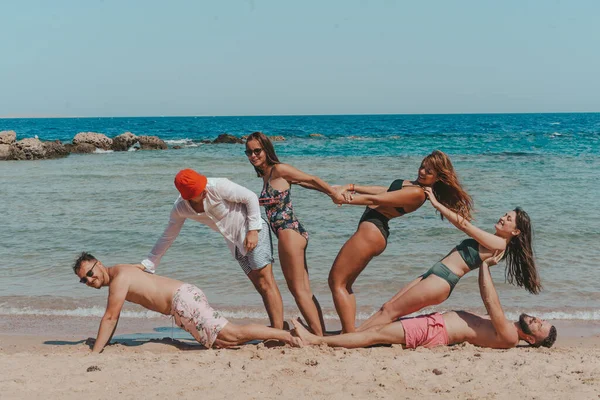 Happy Group Friends Having Fun Beach — Stock Fotó