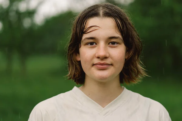 Retrato Cerca Una Adolescente Feliz Alegre Chica Adolescente Con Cara — Foto de Stock