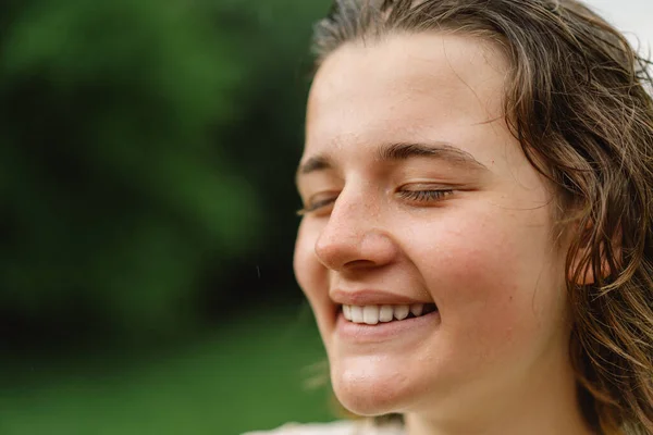 Potret Remaja Gadis Canggih Happy Cheerful Teen Girl Pronounced Face — Stok Foto