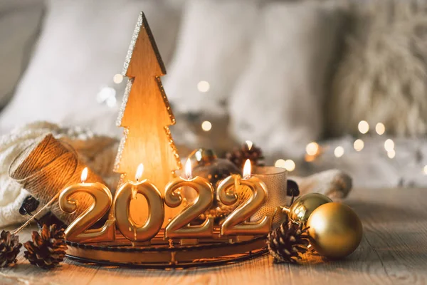 Szczęśliwego Nowego Roku 2022. Tło świąteczne z jodły, szyszki i dekoracje świąteczne. Święta Bożego Narodzenia. Koncepcja nowego roku. — Zdjęcie stockowe