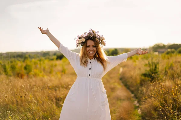 Retrato Uma Mulher Grávida Uma Bela Jovem Grávida Vestido Branco — Fotografia de Stock