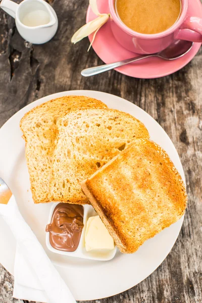 Pequeno-almoço perfeito. Torrada com manteiga e pasta de chocolate — Fotografia de Stock