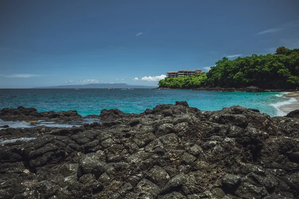 Saf su okyanus ve kayalar. Bali — Stok fotoğraf