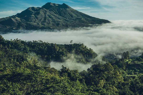 Batur vulkan und agung berg aus kintamani, bali, indonesien — Stockfoto