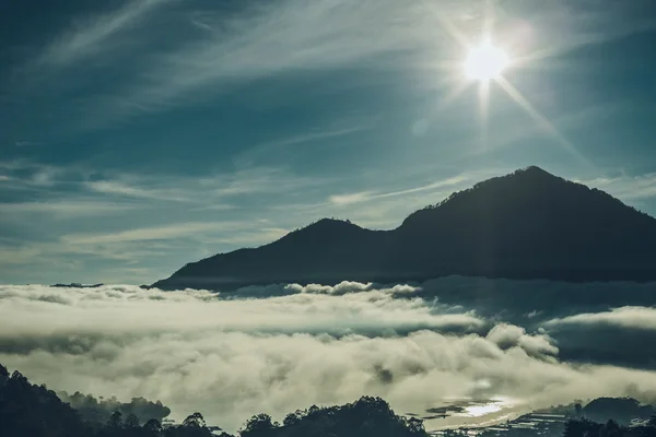 Vulkaan Batur en Agung berg van Kintamani, Bali, Indonesië — Stockfoto