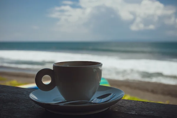 Ocean and cup of coffee, Bali — Stock Photo, Image