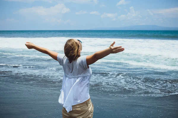 Smile Freedom and happiness woman on beach. She is enjoying sere — Stock Photo, Image