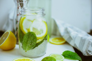 Kombucha kireç ve şişe limon ile
