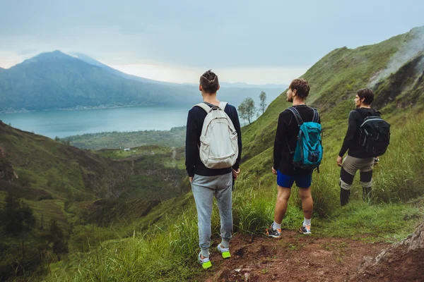 3 Hikers man looking at sunrise on the mountain,freedom concept. — Stock Photo, Image