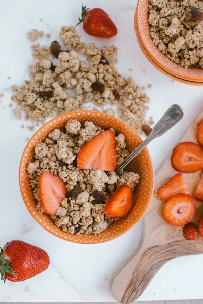 Fresh strawberries , yogurt and homemade granola for healthy bre — Stock Photo, Image