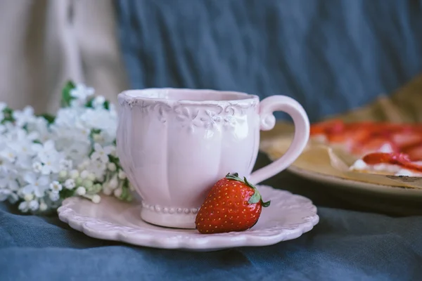 Çilekli Tart çay ile Ricotta dolgulu — Stok fotoğraf