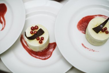 Çikolata ile küçük lezzetli pasta