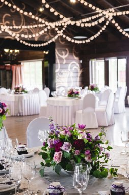 Provence stili Tablo ayarı yemek, ile kavanoz ve lavende reçel