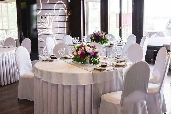 Provence stili Tablo ayarı yemek, ile kavanoz ve lavende reçel