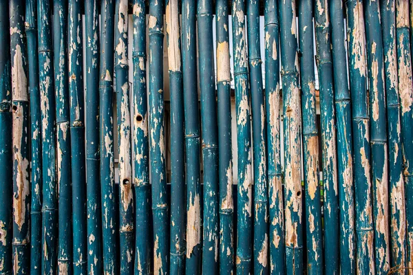 Текстура: синий потрепанный бамбук — стоковое фото