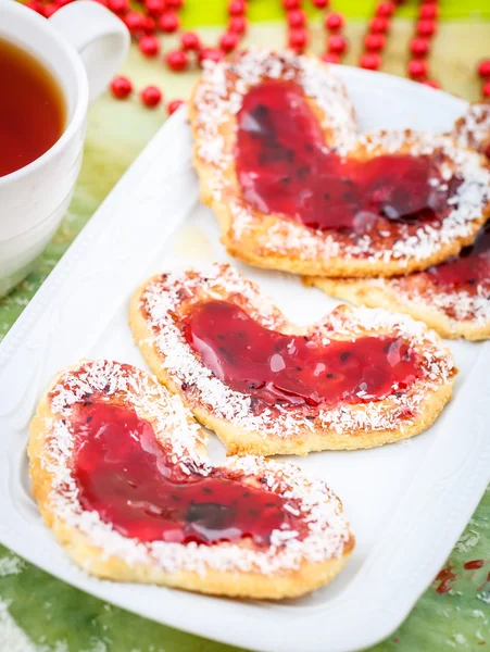 Biscotti al cuore con marmellata — Foto Stock