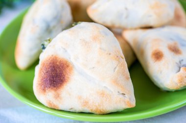 doldurma ile sıcak kızarmış kek