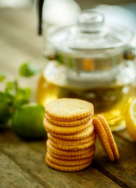 Lemon cookies with tea — Stock Photo, Image