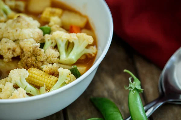 Steamed vegetables in a bowl on wooden table — Stock Photo, Image