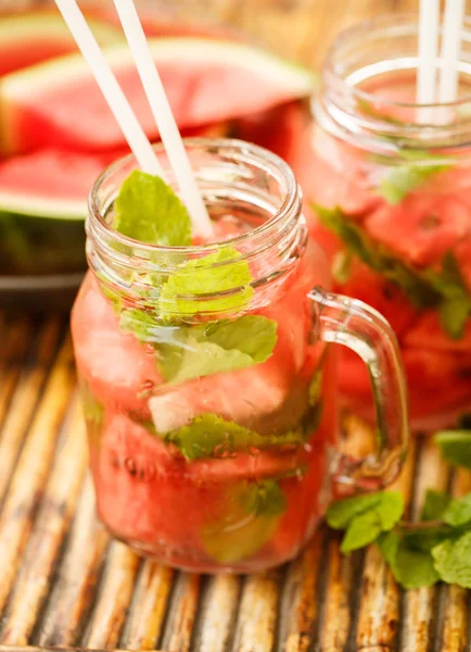 Detox water met watermeloen en mint — Stockfoto