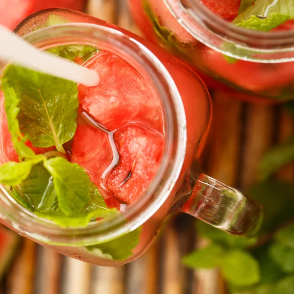 Detox water met watermeloen en mint — Stockfoto