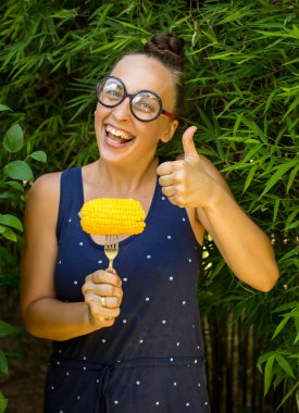 Mısır ile inek kız