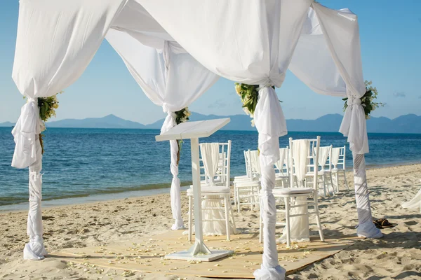 Arco de boda en la playa —  Fotos de Stock