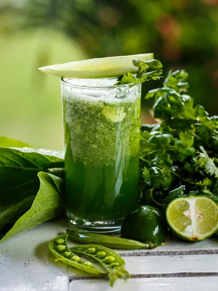 Groene smoothies met groenten — Stockfoto