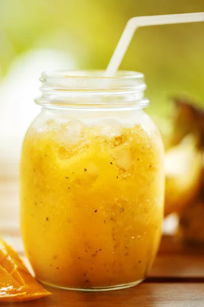 Smoothies Mango und Banane im Glas — Stockfoto