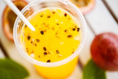 Tutku meyve yüzlü taze malzemelerle tarafından