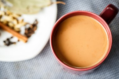 Masala çay tablo baharatlar ile